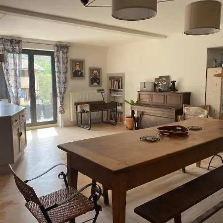 בית נופש Maison Sur Cour Courzieu